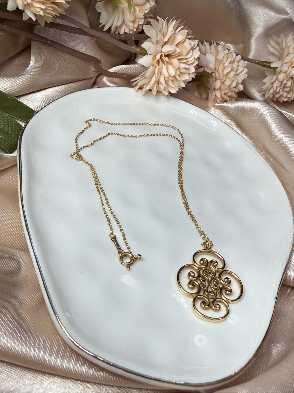 Tiffany & Co Paloma Picasso Venezia Goldoni 18k 750 Gold Pendant Necklace